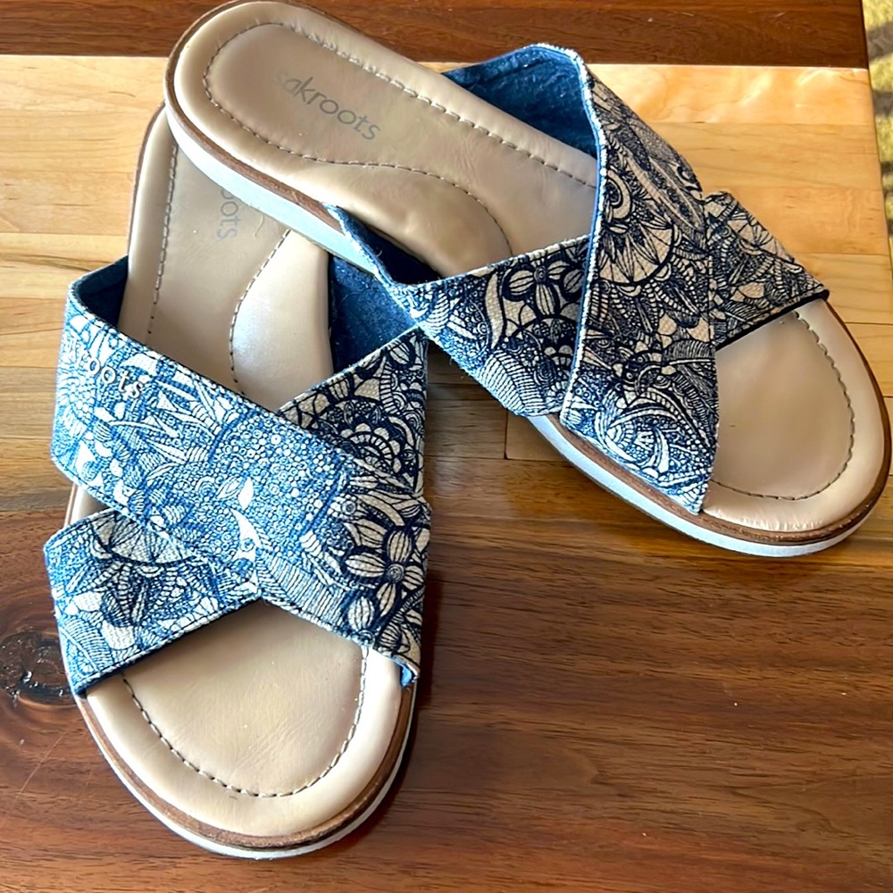 Sakroots sandals size 8 tropical print beach ready